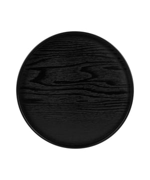 
Zwart dienblad een decoratief plateau voor in jouw stijlvol interieur Een zwart dienblad is een tijdloos accessoire voor in huis. Dit decoratieve blad heeft een elegante, ronde vorm en is perfect om sfeer toe te voegen aan elke ruimte. Gebruik het als styling tray op de salontafel, met een kaars, vaasje of geurstokjes erop. Ook op een dressoir, vensterbank of nachtkastje komt dit decoratieve plateau prachtig tot zijn recht. De opstaande rand zorgt ervoor dat alles stevig op z’n plek blijft staan.  Specificaties Merk: QUVIO Materiaal: MDF Rond dienblad met opstaande rand Voor decoratief gebruik Kleur: zwart Afmetingen: 33 cm doorsnede, 2 cm hoog  Stijlvol en veelzijdig Gebruik dit zwarte dienblad als decoratief plateau om je favoriete woonaccessoires mooi te presenteren. Zet er een groepje kaarsen op, een klein plantje of een geurkaars met wat stenen of schelpen eromheen. Zo creëer je eenvoudig een rustig en sfeervol hoekje in huis.  Perfect voor elke ruimte Dit decoratieve blad past in elk interieur: van modern tot Japandi of industrieel. Op de salontafel, eettafel, in de badkamer of in de slaapkamer, het dienblad maakt elke plek net wat stijlvoller en meer aangekleed.  Kies jouw maat dienblad Dit decoratieve dienblad is verkrijgbaar in vijf verschillende maten: 24 cm, 27 cm, 30 cm, 33 cm en 36 cm. Deze variant heeft een diameter van 33 cm een ideaal formaat voor het creëren van een stijlvolle blikvanger op tafel of kast.Materiaal: HoutKleur: ZwartAfmetingen: Hoogte: 2CM x breedte: 33CM x Lengte: 33CM