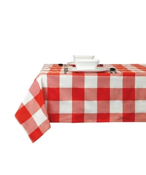 
Ben jij op zoek naar een trendy toevoeging voor jouw gedekte tafel die ook nog is heel praktisch is? Dan zijn de Unique living tafelkleden en lopers perfect voor jou! De producten van Unique Living zijn geïnspireerd op de nieuwste trends en designs. Deze prachtige producten zijn zo ontworpen dat zij jaren mee kunnen gaan. Het tafeltextiel van Unique Living is gemaakt van hoogwaardig polyester en is uitgevoerd in prachtige kleuren en prints.De belangrijkste informatie op een rijtje:Bescherming voor de tafel en tegelijkertijd een statement itemProducten die jaren meegaanArtikelen zijn per stuk te bestellenWasbaarWassen?Wilt u het tafeltextiel wassen? Dat kan! Wij adviseren de producten binnenstebuiten in een handwas te wassen. Zo houdt het textiel goed zijn kleur en structuur en kan het jaren mee! Bent u meer van het gemak? Dan kunt u ze ook wassen in de wasmachine. Wij adviseren dan een rustig programma op maximaal 30 graden.Over Unique LivingUnique Living heeft een uitgebreid assortiment aan sierkussens, kussenhoezen en tafeltextiel. De designs zijn stijlvol en tijdloos. De collectie varieert van rustige prints met sierlijke teksten tot hippe placemats en tafellopers die van elke eettafel een feestje maken. Je kunt de artikelen van Unique Living gebruiken als trendy details in de woonkamer of als blikvangers voor in uw buitenruimtes. Het assortiment is heel veelzijdig. - Afmeting: 150x250 - Kleur: Rood - Materiaal: Polyester