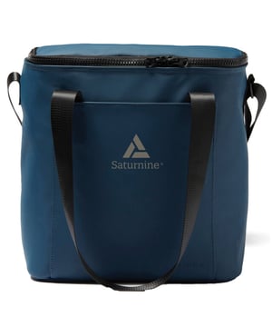 
Materiaal: Polyester. Stoftechnologie: Easy-Clean, waterafstotend. Stof: Faux Nubuck. Voering: PEVA. Hoogte: 34cm. Lengte: 32cm. Breedte: 22cm. Vakken: 1 hoofdvak, met rits. Ontwerp: Logo, eenvoudig. Verstelbare riemen, lekvrije, morsbestendige binnenkant. Capaciteit: 30L. AZO-vrij, chloorparaffinevrij, voedselveilig. Handvatkenmerken: Draaggrepen. Verpakking: Polybag. Duurzaamheid: REACH, Sedex.