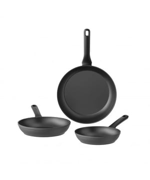 <h2>BergHOFF Helix koekenpannenset antiaanbak 3-delig</h2>
<ul>
<li>Hittebesteding handvat</li>
<li>Geschikt voor alle warmtebronnen</li>
<li>Ovenbestendig tot 180 graden</li>
<li>20, 24 en 28 cm</li>
<li>Gemaakt van gerecycled aluminium </li>
<li>Gezonde CeraGreen keramisch antiaanbaklaag (PFAS-vrij)</li>
<li>Ideaal voor bakken en braden</li>
<li>Eenvoudig te reinigen </li>
</ul>
<p><strong>Uitgebreide omschrijving</strong></p>
<div class="flex-1 overflow-hidden">
<div class="react-scroll-to-bottom--css-bojdu-79elbk h-full">
<div class="react-scroll-to-bottom--css-bojdu-1n7m0yu">
<div class="flex flex-col text-sm pb-9">
<div class="w-full text-token-text-primary" data-testid="conversation-turn-3">
<div class="px-4 py-2 justify-center text-base md:gap-6 m-auto">
<div class="flex flex-1 text-base mx-auto gap-3 md:px-5 lg:px-1 xl:px-5 md:max-w-3xl group final-completion">
<div class="relative flex w-full flex-col agent-turn">
<div class="flex-col gap-1 md:gap-3">
<div class="flex flex-grow flex-col max-w-full">
<div class="min-h-[20px] text-message flex flex-col items-start gap-3 whitespace-pre-wrap break-words [.text-message+&]:mt-5 overflow-x-auto" data-message-author-role="assistant" data-message-id="205d2097-f6d0-4f47-a5b1-f8cb620fba2f">
<div class="markdown prose w-full break-words dark:prose-invert dark">
<p>Ontdek de ultieme combinatie van duurzaamheid, veelzijdigheid en milieubewustzijn met de BergHOFF Helix koekenpannenset, bestaande uit drie maten: 20, 24, en 28 cm. Deze set is zorgvuldig vervaardigd uit gerecycled aluminium, waarmee we niet alleen bijdragen aan een beter milieu maar ook zorgen voor een optimale warmtegeleiding en -verspreiding.</p>
<p>De pannen zijn uitgerust met hittebestendige handvatten, waardoor ze veilig te hanteren zijn, zelfs wanneer ze verhit zijn. Bovendien zijn ze geschikt voor alle warmtebronnen, inclusief inductie, en ovenbestendig tot 180 graden, wat deze set onmisbaar maakt voor elke keuken.</p>
<p>Elke pan in de set beschikt over een gezonde CeraGreen keramische antiaanbaklaag die PFAS-vrij is, waardoor je gezonder kunt koken met minder olie of boter. Dit draagt niet alleen bij aan je gezondheid maar maakt de pannen ook eenvoudig te reinigen.</p>
<p>Of je nu bakt, braadt, of sauteert, de BergHOFF Helix koekenpannenset levert consistent uitstekende resultaten zonder dat voedsel aanbakt of blijft plakken. Dankzij de combinatie van geavanceerde technologie en milieuvriendelijke materialen is deze set de perfecte keuze voor de bewuste kok die waarde hecht aan kwaliteit, duurzaamheid en gebruiksgemak.</p>
</div>
</div>
</div>
</div>
</div>
</div>
</div>
</div>
</div>
</div>
</div>
</div>
<p><strong>Samenstelling</strong></p>
<ul>
<li>Koekenpan anitaanbak 20cm - 1L</li>
<li>Koekenpan antiaanbak 24cm - 1,5L</li>
<li>Koekenpan antiaanbak 28cm - 2,3L</li>
</ul>