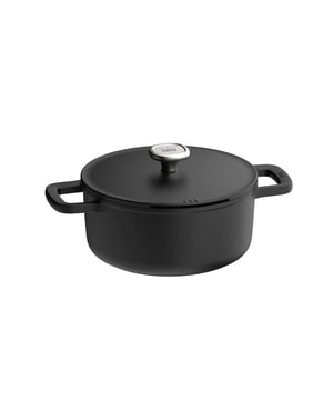 <h2>BergHOFF Leo Recycled Kookpan met deksel - Phantom -24cm</h2>
<ul>
<li>Ovenbestendig tot 180°C</li>
<li>Gezonde CeraGreen keramisch antiaanbaklaag (PFAS-vrij)</li>
<li>Gemaakt met gerecycleerd aluminium</li>
<li>Naadloze constructie verzekert extra hygiëne</li>
<li>Geschikt voor alle warmtebronnen, inclusief inductie</li>
<li>Geleidt warmte snel en gelijkmatig voor energiezuinig koken</li>
<li>Licht materiaal dat gemakkelijk te hanteren is</li>
<li>Geschikt voor downdraft kookplaat</li>
<li>Met meegeleverde verwijderbare siliconen handvaten</li>
</ul>
<p><strong>Uitgebreide omschrijving</strong></p>
<div class="flex-1 overflow-hidden">
<div class="react-scroll-to-bottom--css-zvktn-79elbk h-full">
<div class="react-scroll-to-bottom--css-zvktn-1n7m0yu">
<div class="flex flex-col pb-9 text-sm">
<div class="w-full text-token-text-primary" data-testid="conversation-turn-3">
<div class="px-4 py-2 justify-center text-base md:gap-6 m-auto">
<div class="flex flex-1 text-base mx-auto gap-3 md:px-5 lg:px-1 xl:px-5 md:max-w-3xl group final-completion">
<div class="relative flex w-full flex-col lg:w-[calc(100%-115px)] agent-turn">
<div class="flex-col gap-1 md:gap-3">
<div class="flex flex-grow flex-col max-w-full">
<div class="min-h-[20px] text-message flex flex-col items-start gap-3 whitespace-pre-wrap break-words [.text-message+&]:mt-5 overflow-x-auto" data-message-author-role="assistant" data-message-id="1f4cbb79-5843-45ed-a522-26361e28c309">
<div class="markdown prose w-full break-words dark:prose-invert light">
<p>Ontdek de perfecte combinatie van duurzaamheid, functionaliteit en stijl met de BergHOFF Leo Recycled Kookpan met deksel. Uitgevoerd in de elegante tint 'Phantom' en met een diameter van 24 cm, biedt deze pan alles wat u nodig heeft voor een veelzijdige en plezierige kookervaring.</p>
<p>Deze kookpan is vervaardigd uit gerecycled aluminium, wat niet alleen een bijdrage levert aan een beter milieu, maar ook zorgt voor een lichtgewicht constructie die toch uiterst duurzaam is. Het naadloze ontwerp verhoogt de hygiëne door het verminderen van plekken waar voedselresten zich kunnen verzamelen, waardoor uw pan gemakkelijker schoon te houden is.</p>
<p>Een van de hoogtepunten van deze kookpan is de gezonde CeraGreen keramische antiaanbaklaag die volledig PFAS-vrij is. Deze innovatieve laag zorgt ervoor dat u met minimale olie of boter kunt koken, wat leidt tot gezondere maaltijden en een eenvoudige reiniging na gebruik.</p>
<p>De BergHOFF Leo kookpan is ontworpen om te presteren op alle warmtebronnen, inclusief inductie. De pan geleidt warmte snel en gelijkmatig, waardoor uw gerechten perfect garen en u tegelijkertijd energie bespaart. Bovendien is de pan ovenbestendig tot 180°C, waardoor u uw kookkunsten kunt uitbreiden met recepten die een ovenafwerking vereisen.</p>
<p>Voor extra comfort en veelzijdigheid wordt deze kookpan geleverd met verwijderbare siliconen handvatten. Deze handvatten bieden een veilige grip en bescherming tegen hitte, waardoor de pan gemakkelijk te hanteren is tijdens het koken en serveren. En als u de handvatten verwijdert, kunt u de pan moeiteloos in de oven gebruiken of opbergen.</p>
<p>Of u nu een ervaren chef-kok bent of iemand die net begint met het ontdekken van de geneugten van het koken, de BergHOFF Leo Recycled Kookpan met deksel - Phantom - 24cm is de ideale keuze voor iedereen die waarde hecht aan kwaliteit, duurzaamheid en milieuvriendelijkheid in de keuken. Upgrade vandaag nog uw kookgerei met deze veelzijdige, energiezuinige en stijlvolle pan.</p>
</div>
</div>
</div>
</div>
</div>
</div>
</div>
</div>
</div>
</div>
</div>
</div>