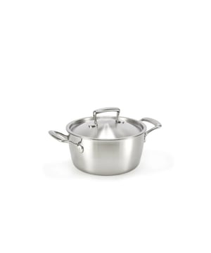 
<p><strong>Korte omschrijving Habonne Queen Kookpan - 18 cm - RVS - met deksel </strong></p>
<ul>
<li>Schenkrand voor veilig schenken of afgieten</li>
<li>Triply materiaal</li>
<li>Geschikt voor alle warmtebronnen</li>
</ul>
<p><strong>Uitgebreide omschrijving</strong></p>
<p>De Habonne Queen kookpan is een triply pan, die zorgt voor een perfecte warmtegeleiding tot aan de rand van de pan. Deze gematteerde pan is gemaakt van duurzaam 18/10 roestvrijstaal. De elegante roestvrijstalen handgrepen zijn highpolish afgewerkt. De hele serie Queen pannen hebben een inhoudsmaat aan de binnenkant en zijn geschikt voor alle warmtebronnen inclusief inductie</p>
<p> </p>
<p><a href="https://www.vdgardewarenhuis.nl/brands/habonne/">Bekijk hier alle producten van Habonne.</a></p>