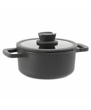 <p><strong>Korte omschrijving BergHOFF Kookpan met deksel Stone 20 cm - Leo</strong></p>
<ul>
<li>Siliconen rand die rammelen voorkomt</li>
<li>Geïntegreerde afgietopening die ook dienst doet als stoomventiel</li>
<li>Pan van gegoten aluminium voor snelle gelijkmatige warmteverspreiding zonder hete plekken</li>
<li>Speciaal handvat op het deksel waarop u een lepel kunt leggen</li>
<li>De kookpot past met het opvouwbaar stoommandje “Stomen en Afgieten”</li>
<li>Ovenbestendig dankzij de afneembare siliconen omhulsels voor de zijhandvatten</li>
<li>Licht materiaal dat gemakkelijk te hanteren is</li>
<li>Hoogwaardige antikleeflaag</li>
<li>Eenvoudig te reinigen</li>
<li>Speciale rand voor drupvrij gieten</li>
<li>Uw eten kleeft niet aan de bodem</li>
<li>Exclusief de getoonde accessoires (opscheplepel)</li>
</ul>
<p><strong>Uitgebreide omschrijving</strong></p>
<p>Deze kookpot met deksel, gemaakt van gegoten aluminium en voorzien van een hoogwaardige antiaanbaklaag voor optimaal gebruiksgemak, mag in geen enkele keuken ontbreken. Het materiaal van de pot garandeert een snelle en gelijkmatige warmteverspreiding op elke kookplaat, ook inductie. Het glazen deksel met afgietopening voor makkelijk afgieten en lepelhouder zorgt ervoor dat u het voedsel in de gaten kunt houden zonder het deksel op te tillen. Als u klaar bent met koken, neemt u de kookpot bij de handige handvatten aan beide kanten om hem naar de tafel te brengen en uw laatste culinaire creatie op te dienen.</p>