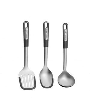 
<h3>BergHOFF BergHOFF LEO RECYCLED 3-delige keukenhulpenset</h3>
<ul>
<li>Handgreep gemaakt met gerecycled materiaal</li>
<li>Veelzijdige keukengerei set voor dagelijks gebruik</li>
<li>Hoogwaardig roestvrijstaal</li>
<li>Lusje om gemakkelijk te kunnen ophangen</li>
<li>Geschikt voor kookgerei met een antiaanbaklaag</li>
</ul>
<p><strong>Uitgebreide omschrijving</strong></p>
<p>Ontdek de BergHOFF LEO RECYCLED 3-delige keukenhulpenset, een ecologisch verantwoorde keuze voor jouw keuken. Deze set is ontworpen met het milieu in gedachten, waarbij de handgrepen zijn vervaardigd uit gerecycled materiaal, waardoor je niet alleen kookt met gemak, maar ook met een gerust hart.</p>
<p>Deze veelzijdige keukengereiset is perfect voor dagelijks gebruik en biedt alles wat je nodig hebt om moeiteloos te koken. Elk stuk is vervaardigd van hoogwaardig roestvrijstaal, wat zorgt voor duurzaamheid en langdurige prestaties.</p>
<p>Het slimme ontwerp van deze set bevat een handig lusje, waardoor je de keukenhulpmiddelen gemakkelijk kunt ophangen en binnen handbereik kunt houden. Dit bespaart niet alleen ruimte in jouw keuken, maar zorgt er ook voor dat je ze snel kunt vinden wanneer je ze nodig hebt.</p>
<p>Bovendien zijn deze keukenhulpmiddelen geschikt voor kookgerei met een antiaanbaklaag, waardoor je zonder zorgen kunt koken en braden, terwijl je keukengerei in optimale conditie blijft.</p>
<p>Kies voor duurzaamheid en functionaliteit in jouw keuken met de BergHOFF LEO RECYCLED 3-delige keukenhulpenset. Met deze set kun je genieten van gemakkelijk koken, wetende dat je bijdraagt aan een groenere toekomst.</p>
<p> </p>