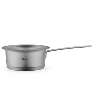 
<h2>Fissler Phi Collection Steelpan 16 cm zonder deksel</h2>
<ul>
<li>Geschikt voor downdraft kookplaten, inclusief BORA.</li>
<li>Voorzien van een handig afgietsysteem voor veilig en makkelijk afgieten.</li>
<li>Hoogte van de pan: 10 cm, ideaal voor het bereiden van porties.</li>
<li>Bodemmaat van 15 cm voor optimale warmteverdeling.</li>
<li>Gemaakt van hoogwaardig 18/10 roestvrij staal, duurzaam en recyclebaar.</li>
<li>Energiebesparend design met behoud van vitamines en mineralen.</li>
<li>Inhoud 1.4 liter</li>
<li>Hoogte 8.5 cm</li>
</ul>
<p><strong>Uitgebreide omschrijving</strong></p>
<p data-start="76" data-end="688">De Fissler Phi Collection Steelpan 16 cm combineert stijl, functionaliteit en duurzaamheid in één. Deze pan is gemaakt van hoogwaardig 18/10 roestvrij staal, wat zorgt voor een lange levensduur en een optimale warmteverdeling dankzij de bodemmaat van 15 cm. Het innovatieve afgietsysteem maakt veilig en eenvoudig afgieten mogelijk, ideaal voor het bereiden van soepen, sauzen en kleine gerechten. Met een inhoud van 1,4 liter en een hoogte van 8,5 cm is deze steelpan perfect voor dagelijkse kooktaken, terwijl het energiezuinige design helpt bij het behoud van vitamines en mineralen.</p>
<p data-start="690" data-end="1174" data-is-last-node="" data-is-only-node="">Deze steelpan is geschikt voor downdraft kookplaten, inclusief BORA, en biedt daardoor maximale flexibiliteit in moderne keukens. De stevige constructie en het ergonomische ontwerp maken koken efficiënter en aangenamer. Bovendien is het roestvrij staal 100% recyclebaar, wat deze pan een bewuste keuze maakt voor wie duurzaamheid belangrijk vindt. Voeg de Fissler Phi Collection Steelpan 16 cm toe aan je keukengerei en ervaar de perfecte balans tussen innovatie en kookgemak.</p>
<p><
