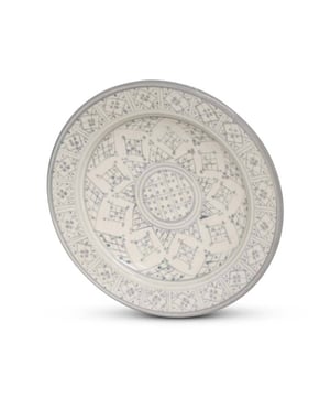 
Kleurrijke Marokkaanse schalen met prachtig motiefwerk Erg leuk als fruitschaal voor in huis of als wanddecoratie. Een bijzondere verschijning voor op tafel of in de keuken. Wees creatief en gebruik de kleurrijke schaal voor op de eettafel of in de keuken. Fruit, brood of hapjes worden extra mooi gepresenteerd op deze prachtige met de handgemaakte motiefwerk schaal. Dat wil iedereen wel! Materiaal:Aardewerk