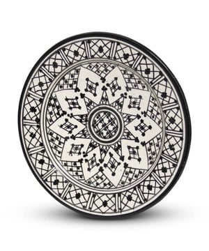 
Kleurrijke Marokkaanse borden met prachtig motiefwerk Erg leuk als fruitschaal voor in huis of als wanddecoratie. Een bijzondere verschijning voor op tafel of in de keuken. Wees creatief en gebruik de kleurrijke Marokkaanse bord voor op de eettafel of in de keuken. Fruit, brood of hapjes worden extra mooi gepresenteerd op deze prachtige handgemaakte Marokkaanse bord. Dat wil iedereen toch wel! Materiaal:Aardewerk