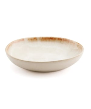 
When having brunch, lunch or dinner, nothing is more pleasing than an attractively set table with beautifully chosen tableware. We love the unique design and colour shades of our Portuguese ceramics. A true must-have for every occasion. This white edition with a hint of gold is perfect for anything from a formal dinner to a summer picnic. This handmade tableware can vary in colour. This is not a manufacturing defect, but a unique feature of the material and the method of making. Fall / Fall Decor / Boho / Boho Decor / Bohemian / Bohemian decor / Coastal Living / Eco-friendly / Wabi Sabi KleurGeel, WitHoogte (cm)3.5Breedte (cm)16.5Lengte (cm)16.5VaatwasmachinebestendigJaGeschikt voor voedingJaMaterialenAardewerk Materiaal: