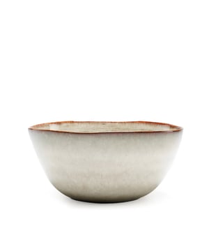 
When having brunch, lunch or dinner, nothing is more pleasing than an attractively set table with beautifully chosen tableware. We love the unique design and colour shades of our Portuguese ceramics. A true must-have for every occasion. This white edition with touches of yellow is perfect for anything from a formal dinner to a summer picnic. This handmade tableware can vary in colour. This is not a manufacturing defect, but a unique feature of the material and the method of making. Fall / Fall Decor / Boho / Boho Decor / Bohemian / Bohemian decor / Coastal Living / Eco-friendly / Wabi Sabi MicrogolfbestendigJaVerzendingstypePakketOvenbestendigNeeLengte (cm)26VoedselbestendigJaKleurGrijs BruinMaterialenKeramiekHoogte (cm)12Breedte (cm)26VaatwasbestendigJa Materiaal: