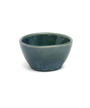 
The Aqua Sauce Bowl is your go-to for serving dips, dressings, or sauces in style. Perfectly sized for everyday meals or special occasions, it pairs effortlessly with the matching Aqua collection to create a cohesive, elegant table setting. Whether you’re hosting a backyard barbecue or a refined dinner party, this bowl’s unique design and beautiful aqua shades will elevate every dish it touches. This handmade tableware can vary significantly in color and different shades of blue. These variations are not manufacturing defects but unique features of the material and craftsmanship. VaatwasbestendigJaMaterialenKeramiekVoedselbestendigJaKleurBlueOvenbestendigNeeMicrogolfbestendigJaBreedte (cm)6.5Country of originPortugalHoogte (cm)3.5Lengte (cm)6.5VerzendingstypePakket Materiaal: