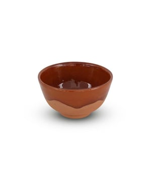 
Marokkaanse Kommen voor een natuurlijke look! Op zoek naar handvervaardigde aardewerk kommen voor bijvoorbeeld tapas of nootjes? Deze kommen komen van pas in elk huishouden. Deze Marokkaanse kom kun je gebruiken voor allerlei gelegenheden en past door zijn natuurlijke kleur mooi bij de rest van je kommen. Met deze Marokkaanse kommen staat je tafel in een handomdraai vol met lekkere hapjes. De kommen zijn met de handgemaakt en van hoge kwaliteit aardewerk. Goed om te weten: * 100% hoge kwaliteit aardewerk * Handgemaakt & uniek * Natuurlijke warme naturel tinten * Keuze uit 3 afmetingen Afmetingen: * Groot: 20 x 10cm * Middel: 15 x 8cm * Klein: 13 x 7cm Materiaal:Aardewerk