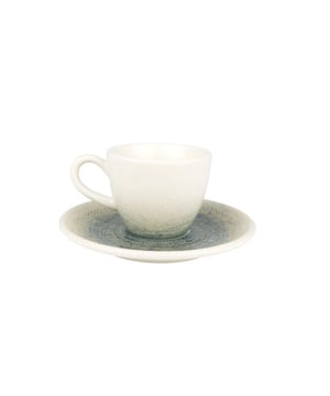 
Het strand op je tafel voelen. Geïnspireerd door de zee en schelpen is de Sway-collectie met zorg ontworpen. Met deze collectie garanderen wij een uitmuntende adembenemende presentatie van uw gerechten.De kopjes passen perfect in de schotels.Set bevat:- 6 Espressokopjes (80cc)- 6 Espresso kop schoteltjes (12 cm)Specificaties:- Magnetron- en ovenbestendig: Dankzij onze duurzame grondstoffen en uitgebreide R&D-inspanningen; kunnen onze producten veilig worden gebruikt in de magnetron en oven, zelfs voor de hoge temperatuurvereisten van restaurants.- Vaatwasmachinebestendig: Horecasector vereist snelle service-tot-schoonmaakcycli. Ons zeer resistente beglazingsproces beschermt alle Bonna-producten in een zeer corrosieve industriële vaatwasseromgeving om aan de snelle cyclusbehoeften te voldoen.- Thermische schokbestendig: onze producten zijn duurzaam tegen plotselinge temperatuurschommelingen en onder extreme temperatuuromstandigheden in de keuken met een hard glazuuroppervlak en hoogwaardige grondstoffen.- Glazuurschadebestendig: Krassen zijn een veelvoorkomend probleem in de food- en cateringsector. Dankzij onze uitgebreide R&D-inspanningen; biedt onze geavanceerde beglazingstechniek een hoge krasbestendigheid in al onze producten.- Randchipgarantie: het volledige Bonna-productassortiment, geïdentificeerd met de "b", stelt de strengste normen ter discussie en kan jarenlang worden gebruikt door te voldoen aan de eisen van de horeca-industrie.Materiaal: PorseleinKleur: Multicolour