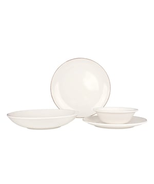 
De stijlvolle niet-overdreven rustieke randen ontmoeten de schoonheid van een ivoren lichaam. Tussen deze rustieke randen biedt RETRO volop ruimte aan de koks. Het is hun beurt om echt individueel te zijn.Deze set bevat:- 6 dessertborden 23 cm- 6 dinerborden 27 cm- 6 diepborden 25 cm (1300 cc)- 6 kommetjes 16 cm (400 cc)Specificaties:- Magnetron- en ovenbestendig: dankzij onze duurzame grondstoffen en uitgebreide R&D-inspanningen; kunnen onze producten veilig worden gebruikt in de magnetron en oven, zelfs voor de hoge temperatuurvereisten van restaurants.- Vaatwasmachinebestendig: de horeca vraagt ​​om snelle service-to-cleaning cycli. Ons hoogbestendige beglazingsproces beschermt alle Bonna-producten in een zeer corrosieve industriële vaatwasseromgeving om te voldoen aan de snelle cyclusbehoeften.- Thermische schokbestendig: onze producten zijn duurzaam tegen plotselinge temperatuurschommelingen en onder extreme temperatuuromstandigheden in de keuken met een hard glazuuroppervlak en hoogwaardige grondstoffen.- Glazuurbestendig: Krassen zijn een veelvoorkomend probleem in de food- en cateringsector. Dankzij onze uitgebreide R&D-inspanningen; biedt onze ultramoderne beglazingstechniek een hoge krasbestendigheid in al onze producten.- Garantie op randchips: Het volledige Bonna-productassortiment geïdentificeerd met de "b" daagt de strengste normen uit en kan jarenlang worden gebruikt door te voldoen aan de eisen van de horeca-industrie.Materiaal: PorseleinKleur: White