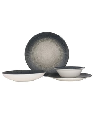
De ‘Arctic’-serie is een nieuwe collectie die een unieke fusie van verschillende tinten grijs en verfijnd marineblauw presenteert. De ‘Arctic’-serie, met zijn koudgetinte verfijning, streeft ernaar om de eetervaring om te zetten in een kunstwerk. Elk stuk is een fusie van elegantie en moderniteit, wat het geheel versterkt.Deze set bevat:- 6 dessertborden 23 cm- 6 dinerborden 27 cm- 6 diepborden 23 cm (1000cc)- 6 kommetjes 16 cm (400cc)Specificaties:- Magnetron en oven veilig: dankzij onze duurzame grondstoffen en uitgebreide R&D-inspanningen; kunnen onze producten veilig worden gebruikt in de magnetron en oven, zelfs voor de hoge temperatuurvereisten van restaurants.- Vaatwasserbestendig: de horeca vraagt ​​om snelle service-to-cleaning cycli. Ons hoogbestendige beglazingsproces beschermt alle Bonna-producten in een zeer corrosieve industriële vaatwasseromgeving om te voldoen aan de snelle cyclusbehoeften.- Thermische schokbestendig: onze producten zijn duurzaam tegen plotselinge temperatuurschommelingen en onder extreme temperatuuromstandigheden in de keuken met een hard glazuuroppervlak en hoogwaardige grondstoffen.- Glazuurschade resistent: Krassen zijn een veelvoorkomend probleem in de food- en cateringsector. Dankzij onze uitgebreide R&D-inspanningen; biedt onze ultramoderne beglazingstechniek een hoge krasbestendigheid in al onze producten.- Edge Chip Garantie: Het gehele Bonna-productassortiment geïdentificeerd met de "b" daagt de strengste normen uit en kan jarenlang worden gebruikt door te voldoen aan de eisen van de Horeca-industrie.Materiaal: PorseleinKleur: Multicolour