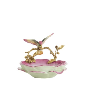 
Shop dit prachtige artikel van Light & LivingSchaal 24x21x20 cm HUMMINGBIRD roze+geel+brons is gemaakt en ontwerpen door het Nederlandse merk Light & Living.De belangrijkste kenmerken van het artikel zijn als volgt:Kleur: RozeProduct Lengte: 24Product Breedte: 21Producht Hoogte: 20Gewicht: 5Light & Living werd meer dan vijftig jaar geleden opgericht. We begonnen met het maken van lampenkappen in een kleine fabriekshal. Al snel kwamen daar lampen bij, zodat we een totaal verlichtingsconcept konden aanbieden. Na vele jaren actief te zijn geweest op de verlichtingsmarkt, zijn we gaan uitbreiden met betaalbare woonaccessoires en (klein)meubelen.Wij weten als geen ander dat thuis de plek is waar mensen zich vaak het prettigst voelen. Een eigen plek, ingericht met comfortabele meubels en sfeervolle verlichting. We denken graag met je mee. Daarom reizen we de hele wereld over op zoek naar de mooiste verlichting en woondecoratie. We zijn altijd op zoek naar dat ene speciale item waar ons hart sneller van gaat kloppen. Deze momenten leggen we vast en vertalen we naar onze producten.Twee keer per jaar presenteren we een nieuwe seizoenscollectie. Zo weten we je elke keer weer te inspireren! - Afmeting: - Kleur: Roze - Materiaal: Keramiek