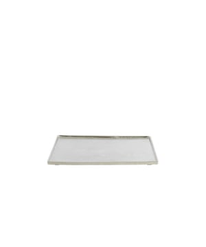 
Shop dit prachtige artikel van Light & LivingSchaal 39,5x39,5x1,5 cm MAES nikkel is gemaakt en ontwerpen door het Nederlandse merk Light & Living.De belangrijkste kenmerken van het artikel zijn als volgt:Kleur: ZilverProduct Lengte: 39.5Product Breedte: 39.5Producht Hoogte: 1.5Gewicht: 5Light & Living werd meer dan vijftig jaar geleden opgericht. We begonnen met het maken van lampenkappen in een kleine fabriekshal. Al snel kwamen daar lampen bij, zodat we een totaal verlichtingsconcept konden aanbieden. Na vele jaren actief te zijn geweest op de verlichtingsmarkt, zijn we gaan uitbreiden met betaalbare woonaccessoires en (klein)meubelen.Wij weten als geen ander dat thuis de plek is waar mensen zich vaak het prettigst voelen. Een eigen plek, ingericht met comfortabele meubels en sfeervolle verlichting. We denken graag met je mee. Daarom reizen we de hele wereld over op zoek naar de mooiste verlichting en woondecoratie. We zijn altijd op zoek naar dat ene speciale item waar ons hart sneller van gaat kloppen. Deze momenten leggen we vast en vertalen we naar onze producten.Twee keer per jaar presenteren we een nieuwe seizoenscollectie. Zo weten we je elke keer weer te inspireren! - Afmeting: Ø39.5x1.5 - Kleur: Zilver - Materiaal: Metaal