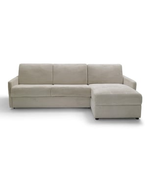 
Productkenmerken: Omkeerbare hoekslaapbank met 3 zitplaatsen + bed + ligstoel/opbergbox in ribfluwelen stof Lincoln 03 ivory. Snel openend. Slaapgedeelte van 140x190 cm. Rugleuning met kussenopbergvakken. Afneembare armsteunen. VULLING: Gevarieerd polyurethaanschuim (zitkussens met dichtheid van 30 kg/m3, rugkussens met dichtheid van 18 kg/m3). BEDSYSTEEM: Dubbel opklapbaar elektrisch gelast lattenbodem met 14 cm hoog matras van jacquard/stretchstof. Productafmetingen: Lengte 260 cm x Breedte 150 cm x Hoogte 87 cm - Nettogewicht: 140 kg. Verpakkingsafmetingen: Pakket nr. 1: Lengte 162 cm x Hoogte 89 cm x Diepte 102 cm - Bruto gewicht: 81 kg. Pakket nr. 2: Lengte 18 cm x Hoogte 62 cm x Diepte 102 cm - Bruto gewicht: 11 kg. Pakket nr. 3: Lengte 87 cm x Hoogte 89 cm x Diepte 152 cm - Bruto gewicht: 51 kg. Totaal bruto gewicht: 143 kg. Merk: CaliCosy Kleur: Beige