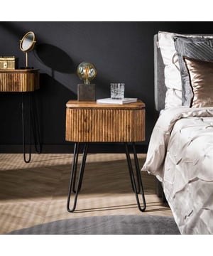 
Dit nachtkastje 'wave' is gemaakt van duurzaam mango hout en heeft een eigentijds design met een golfontwerp. Dit nachtkastje beschikt over een lade en is een aanwinst voor iedere slaapkamer. Dit nachtkastje maakt onderdeel uit van de 'wave' serie.Over het merkWij zijn continue bezig met het samenstellen van stoere collecties die naast functioneel ook nog is heel trendy zijn. Veel van ons assortiment is zo ontworpen dat het leuk bij elkaar staat in elke kamer, daarom raden wij zeker aan om even een kijkje te nemen in ons assortiment voor leuke matchende items! - Afmeting: 40x45x60 - Kleur: Bruin - Materiaal: Hout
