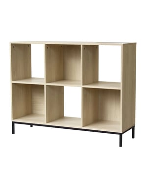 
Vak meubilair: 6 vakken. Deze plank heeft 6 vakken, waarvan 3 zonder bodem, met zijn zwarte metalen poten en houtdecor en geeft uw woonkamer of hal een nieuwe opbergruimte. Opbergkubus: 6 kubussen. Mogelijkheid om 6 opbergkubussen op de planken te plaatsen. Gemaakt van staal en spaanplaat met een papieren afwerking, combineert deze plank esthetiek en eenvoud. Binnenafmetingen van de dozen: 295 x 295 x 295mm. Afmetingen : Lengte 93,5 cm x breedte 29,5 cm x hoogte 72,6 cm. Materialen: spaanplaat met houtdecor. Merk: CaliCosy Kleur: Wooden Effect
