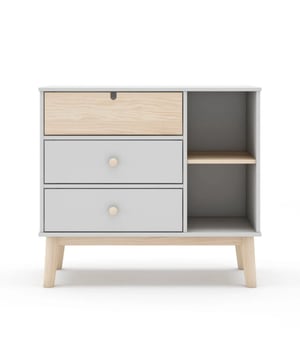 
Productkenmerken: Structuur van gelakt MDF. Poten en 1 ladevoorkant van massief grenen in lichte eiken kleur. 1 open handgreep en 2 ronde handgrepen van massief grenen in lichte eiken kleur. Transformeer de kamer van je kind in een georganiseerde en uitnodigende ruimte met deze ladekast. Het heeft 3 ruime lades voor het opbergen van kleding, speelgoed en andere essentiële items van je kind, en de 2 opbergvakken zijn handig voor boeken en andere accessoires.Tijdloos en elegant ontwerp. Verkrijgbaar in twee kleuren: wit/natuurlijk houtkleur en legergroen/natuurlijk houtkleur. Afmetingen van het product: Lengte 90 cm x Breedte 40 cm x Hoogte 81 cm - Nettogewicht: 26,2 kg. Afmetingen van het pakket: Pakket nr. 1: Lengte 94 cm x Breedte 44 cm x Hoogte 14 cm - Bruto gewicht: 27,6 kg. Merk: CaliCosy Kleur: White