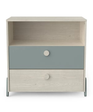 
Met zijn zachte kleuren en Scandinavische stijl past de Scandinavische Commode met 2 Laden en 1 Nis L73cm - Ilian net zo gemakkelijk in een meisjeskamer als in een jongenskamer. Met 2 laden met ronde handgrepen en een nis biedt het functionele opbergruimte terwijl het compact blijft. De 2 afgeronde schuine poten bieden goede stabiliteit en geven deze commode een originele en trendy uitstraling. De moderne Scandinavische stijl maakt hem gemakkelijk te combineren met uw interieur. Productkenmerken: Opbergruimte: 2 laden (65,1 x 33,7 x 14,6 cm, max. belasting 11 kg) / 1 nis (33 x 23,7 x 8,6 cm, max. belasting 6 kg) 2 Inclineerde MDF-poten, met groen-grijze lak. Gemaakt in Frankrijk. Productafmetingen: Lengte 73 cm x Diepte 39,6 cm x Hoogte 73,9 cm - Netto gewicht: 23,4 kg. Verpakkingsafmetingen: Pakket nr.1: Lengte 86,5 cm x Hoogte 13,5 cm x Diepte 43,1 cm - Brutogewicht: 23,4 kg. Merk: CaliCosy Kleur: Wooden Effect
