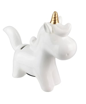 
Sparen moet leuk zijn. Je spaart tenslotte voor iets dat je dolgraag wilt hebben. Met deze vrolijk gekleurde spaarpot in de vorm van een Unicorn wordt sparen zeker leuk. De spaargleuf is op de rug. En wil je toch wat geld uit de spaarpot gebruiken? Dan kan het geld eenvoudig bij het dekseltje met slot onder de buik er uit gehaald worden. De eenhoorn spaarpot is ca. 19 x 21 cm. MATERIAAL: Keramiek KLEUR: Wit AFMETING: 21 x 19 x 6,5 cm Merk: CASA DI ELTURO Materiaal: Keramiek Kleur: Wit