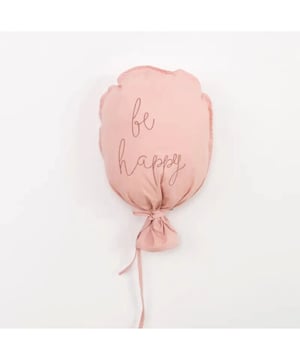 
Stel je voor dat je de kinderkamer van je kleintje betreedt en meteen wordt begroet door een vrolijke sfeer van betovering en verbeelding. Dat is precies wat onze 'Wanddecoratie Balloon' in zacht Roze katoen te bieden heeft. Deze charmante muurdecoratie is niet zomaar een accessoire; het is een belichaming van de liefde en zorg die je hebt gestoken in het creëren van een speciale plek voor je kind. De 'Balloon' wanddecoratie zweeft als een droom aan de muur. Gemaakt van hoogwaardig katoenen materiaal, voelt het licht en luchtig aan, waardoor het een lichte en vrolijke atmosfeer in de kamer brengt. Het is eenvoudig op te hangen, waardoor je in een handomdraai een magische sfeer kunt creëren. Het subtiele roze ontwerp van de decoratie past perfect bij verschillende interieurstijlen en voegt een vleugje elegantie toe aan de ruimte. Maar wat deze 'Wanddecoratie Balloon' echt bijzonder maakt, is het speelse ballonvormige ontwerp, compleet met een delicaat lint dat nieuwsgierige oogjes zal vangen en de verbeelding van je kleintje zal stimuleren. De kinderkamer is een plek vol magie, en onze wanddecoratie draagt bij aan die magie. Het is niet zomaar een decorstuk; het is een symbool van de liefdevolle aandacht die je aan de kamer van je kind hebt besteed. Of het nu de laatste hand legt aan de inrichting van een pasgeborene of een vrolijke noot toevoegt aan een opgroeiend kind, onze 'Wanddecoratie Balloon Katoen Roze' is een welkome aanvulling. Dus, maak van de kinderkamer een plek vol dromen en verbeelding, en voeg een vleugje magie toe met deze schattige wanddecoratie. Bestel vandaag nog en zie hoe het de ruimte omtovert tot een betoverende plek waar de mooiste herinneringen worden gemaakt. SPECIFICATIES: Kleur: Roze Materiaal: Katoen Vulling: Polyester Afmetingen: 40cm (H) x 10cm (B) Merk: CASA DI ELTURO Materiaal: Katoen Kleur: Roze