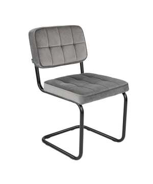 
Kick Ivy velvet - grijs Velvet: style with attitude! De Kick Collection Ivy velvet laat je hart sneller kloppen en geeft karakter aan jouw interieur. De velours zitting en het welbekende buisframe maakt de stoel stoer, comfortabel en uniek. De fluwelen stoel is verkrijgbaar in verschillende trendy kleuren en het zwart metalen sledeframe zorgt voor ultiem zitcomfort. Mix & match erop los!  Hoogte 84 cm Breedte 50 cm Diepte 56 cm  Zithoogte 49 cm Zitdiepte 44 cm  Materiaal zitting Sterke fluwelen stof Materiaal onderstel Metaal Draagkracht 110 kg Wil je de gehele collectie van Kick zien? Klik dan hier.