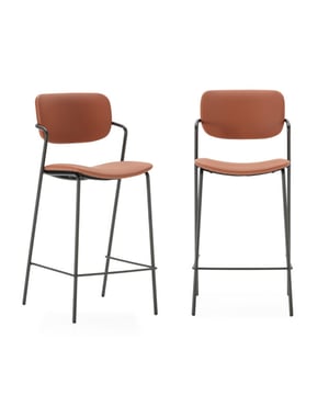 
Productkenmerken: Set van 2 stoelen.Zit- en rugleuning: PU-leer, poten van zwart gelakt metaal.Bekleding: 100% PU.Zittingdichtheid: 25 kg schuim.Rugleuningdichtheid: 25 kg schuim.Productafmetingen: Lengte 44 cm x Breedte 51 cm x Hoogte 66/97 cm - Nettogewicht: 6,2 kg. Totaal nettogewicht: 12,4 kg.Pakketafmetingen: Pakket nr.1: Lengte 94 cm x Diepte 52 cm x Hoogte 46 cm - Bruto gewicht: 14,9 kg. Merk: CaliCosy Kleur: Gold