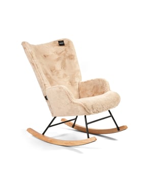 
Heerlijke zachte Aemely schommelstoel bekleed met luxe, Beige imitatiebont. Deze super mooie beige Aemely schommelstoel is perfect voor de babykamer! De stoel is perfect om s ‘avonds verhaaltjes voor te lezen of om je baby voeding te geven. Wanneer je kind wat ouder is kun je de schommelstoel ook perfect gebruiken als eyecatcher voor in de woonkamer! De extreem zachte stof en dikke vulling zorgen voor een super zitcomfort. De rug is 67 cm lang en de diepte 45cm. De totale hoogte van de stoel is 92 cm, de diepte 68 cm en de breedte 65 cm. Materiaal Bekleding: Imitatie bont (kunstbont) Frame: Metaal Poten: Massief beukenhout Kleur Bekleding: Beige Frame: Zwart Poten: Natuurlijk beukenhout Afmetingen Hoogte: 92 cm | diepte: 68 cm | breedte 65 cm Zithoogte: 45 cm | Zitdiepte: 45 Merk: Aemely Materiaal: Stof;Metaal;Hout Kleur: Beige