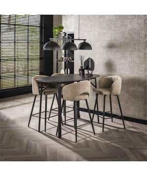 
Deze bartafel is uitgevoerd in melamine met een keramiek uitstraling en een rechthoekig frame in staal. De tafel is haast niet te onderscheiden van een keramiek tafel. Het handgemaakte tafelblad is voorzien van een laagje melaminehars dat is aangebracht op hout. Het materiaal wordt door hitte en druk aangebracht. Het prachtige materiaal in combinatie met de deens ovale vorm, geeft een trendy, maar tegelijk ook tijdloze tafel.Over het merkWij zijn continu bezig met het samenstellen van stoere collecties die naast functioneel ook nog is heel trendy zijn. Veel van ons assortiment is zo ontworpen dat het leuk bij elkaar staat in elke kamer, daarom raden wij zeker aan om even een kijkje te nemen in ons assortiment voor leuke matchende items! - Afmeting: 75x140x92 - Kleur: Zwart - Materiaal: Hout
