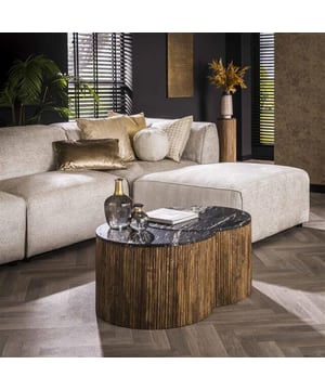 
Deze salontafel set van 2 'half moon midnight' is uitgevoerd met een blad vervaardigd uit zwart marmer en het frame is gemaakt van duurzaam mango hout en heeft een eigentijds design met een golfontwerp. De hele maan tafel heeft een diameter van 62 centimeter en een hoogte van 40 centimeter. De halve maan tafel is 62 bij 30 centimer en heeft een hoogte van 40 centimeter. Deze tafelset is een echte eye-catcher!Over het merkWij zijn continu bezig met het samenstellen van stoere collecties die naast functioneel ook nog is heel trendy zijn. Veel van ons assortiment is zo ontworpen dat het leuk bij elkaar staat in elke kamer, daarom raden wij zeker aan om even een kijkje te nemen in ons assortiment voor leuke matchende items! - Afmeting: 62x94x41 - Kleur: Zwart - Materiaal: Marmer