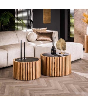 
Deze ronde salontafel set van 2 'slate' is uitgevoerd in leisteen met een acaciahouten frame. Het leisteen is met een dunne laag aangebracht, waardoor het haar prachtige uitstraling krijgt, maar ook nog een comfortabel gewicht houdt. Een tijdloze set passend voor ieder interieur! De grootste tafel heeft een diameter van 68 centimeter en een hoogte van 40 centimeter en de kleinere tafel heeft een diameter van 55 centimeter en een hoogte van 35 centimeter.Over het merkWij zijn continu bezig met het samenstellen van stoere collecties die naast functioneel ook nog is heel trendy zijn. Veel van ons assortiment is zo ontworpen dat het leuk bij elkaar staat in elke kamer, daarom raden wij zeker aan om even een kijkje te nemen in ons assortiment voor leuke matchende items! - Afmeting: 68x68x40 - Kleur: Zwart - Materiaal: Hout