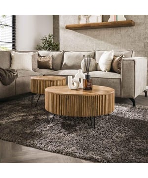
Deze prachtige salontafel set van 2 is uitgevoerd in duurzaam mango hout en heeft een eigentijds design met een golfontwerp. Echt een eye-catcher! De hoogste tafel heeft een diameter van 50 centimeter en een hoogte van 45 centimeter en de lagere tafel heeft een diameter van 80 centimeter en een hoogte van 38 centimeter. Deze set maakt onderdeel uit van de 'wave' serie.Over het merkWij zijn continu bezig met het samenstellen van stoere collecties die naast functioneel ook nog is heel trendy zijn. Veel van ons assortiment is zo ontworpen dat het leuk bij elkaar staat in elke kamer, daarom raden wij zeker aan om even een kijkje te nemen in ons assortiment voor leuke matchende items! - Afmeting: 80x80x38 - Kleur: Beige - Materiaal: Hout