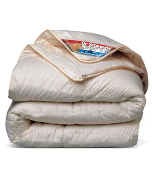 
De Schaperie, het meest luxueuze wollen dekbed! De Schaperie is een 100% zuiver scheerwollen 4-seizoenen dekbed. Puur natuurlijke wol verzorgt 'n perfect gespreide, behaaglijke warmte. Samen met het enorme absorptie en ventilatie vermogen garandeert dit een uiterst gezond en hygiënisch slaapklimaat. Bovendien bevat correct verwerkte wol 'n flinke dosis lanoline(wolvet), wat heilzaam werkt bij gevoelige en pijnlijke spieren en botten. De extreem gekroesde wol-kwaliteit vormt ’n luxe laag van miljoenen luchtkussentjes, die zorg dragen voor optimale ventilatie, onovertroffen vochtregulatie en een unieke warmtespreiding. Deze unieke Schaperie wollen dekbedden zijn volledig doorgestikt in banen, zodat de edele vulling nooit kan verschuiven en het dekbed zich soepel om het lichaam voegt.Schaperie dekbedden zijn brandvertragend, vlamdovend en worden 3 jaar volledig gegarandeerd. Voorzien een fraai naar binnen afgewerkte ritssluiting. Hierdoor wordt het Zomer- en Najaarsdeel stevig schuifvrij aan elkaar bevestigd. Door het extra pikken van de wol ontstaat er nog meer lucht tussen de van nature toch iets wat stugge wol, waardoor de Schaperie ultra zacht en soepel aanvoelt. Pure luxe! Vulling: 100% zuiver scheerwol Tijkstof: 100% zijdezacht ongebleekt natuurzuiver katoen Volledig schuifvrij doorgestikt Voorzien van speciale bevestigingsritsen Vulgewicht Zomerdeel: 1150gram (isolatiewaarde 1, gewichtsklasse 1) Vulgewicht Najaarsdeel: 2300gram (isolatiewaarde 2, gewichtsklasse 2) + Samen in de winter: 3450gram (isolatiewaarde 1+2=3, gewichtsklasse 3) Maat (stofmaat): 260x220cm Lits-Jumeaux extra royaal  Enkel zuivere scheerwol van de hoogste kwaliteit! Zuivere, vers geschoren wol (100% zuiver Scheerwol) zit boordevol natuurlijk wolvet: Lanoline. Sinds mensenheugenis raden doctoren en specialisten wol aan voor mensen met allerlei spier-aandoeningen ( Reuma, Jicht, Artrose, gevoelige spieren e.d.). Gebruikers van 100% zuivere wol hebben hier al eeuwenlang veel baat bij; het verlicht hun lichamelijke klachten!Bovendien geeft onze zuivere wol ’n heerlijke intense warmte, en is súper vocht-absorberend. Sterker: Wol geeft de perfecte spreiding van het hoogst mogelijke absorberend en vocht-wegwerkend vermogen van alle natuurlijke materialen op aarde… Zuiver Scheerwol is dus ook perfect voor mensen die wat meer transpireren: Wol zorgt voor een gezond en droog slaapklimaat. Puur natuurlijke Wol is anti-statisch, brandveilig en vuilafstotend. Wol is aangenaam natuurlijk, mens- en huidvriendelijk. Wol is beste wat de natuur ons gegeven is… Alle Schaperie dekbedden zijn uiteraard voorzien van dit IWS Wolmerk-label. Dat is uw garantie voor de hoogste, zuiverste kwaliteit. De Schaperie 100% Zuiver ScheerWol is niet alleen heerlijk comfortabel, optimaal ademend en ventilerend. En behaaglijk warm. Wol is heilzaam voor de spieren en gewrichten, anti-statisch en water- en vuilafstotend. Maar Schaperie-wol is óók nog eens hartstikke veilig. Wol is volledig doorademend, dus kan niet verstikken. Bovendien is onze wol van nature (dus zonder behandeling) volledig brandvertragend en vlamdovend, dus volledig brandveilig.Kortom: ’n waanzinnig dekbed voor zomer én winter van de hoogste kwaliteit. Van top tot teen natuurlijk comfort… Dit speciale dekbed wordt geleverd in ’n ademende draagtas, waarin u het dekbed stofvrij, fris en ademend opbergt, als u het even niet gebruikt. • Alle Schaperie dekbedden zijn uiteraard voorzien van dit IWS Wolmerk-label. Dat is uw garantie voor de hoogste, zuiverste kwaliteit.• Schaperie Dekbedden zullen minimaal 10 tot 12 jaar heerlijk tot uw dienst zijn.• Schaperie 100% Zuiver ScheerWol is niet alleen heerlijk comfortabel, optimaal ademend en ventilerend. En behaaglijk warm.• Wol is heilzaam voor de spieren en gewrichten, anti-statisch en water- en vuilafstotend.  Levensduur Schaperie dekbedden De Schaperie Dekbedden zullen minimaal 10 tot 12 jaar heerlijk tot uw dienst zijn. Daarna worden ze “moe”, en moet u ’n keer ’n nieuwe aanschaffen. Maar dan heeft u er wel ruim 35-duizend gebruiks-uren van genoten. Goedbeschouwd het koopje van uw leven, voor zóveel natuurlijk slaapcomfort.   Meet u voor het bestellen uw dekbedmaat of matrasmaat op, zo bent u altijd zeker van de juiste maat. Schaperie Dekbedden zijn verzegeld door een hygiëne-verzegeling, zo bent u ALTIJD gerustgesteld van een nieuw, ongebruikt en onbeslapen hygiënisch product. Controleer uw aankoop daarom zorgvuldig vóór het verbreken van de verzegeling en ingebruikname. Zo bent u altijd verzekerd van een nieuw en onbeslapen product. Dat slaapt toch net wat lekkerder!   Met dit product gaat u voor het hoogst haalbare slaapcomfort door middel van de meest strenge Europese kwaliteitscontroles. Naast kwaliteit staat hygiëne bij ons hoog in het vaandel; daarom ontvangt u altijd een nieuw, ongebruikt en onbeslapen en dus volledig fris product. Kortom: honderd procent nieuw van de hoogst haalbare kwaliteit zodat u met een gerust hart langdurig kunt genieten van uw aankoop. Dat slaapt toch lekkerder. Merk: De Schaperie Materiaal: Wol;Schapenwol Kleur: Creme Afmetingen: 260x220cm EAN: 8720618169150