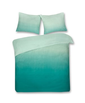 
Droom heerlijk weg onder dit prachtige DoubleDry My Design dekbedovertrek in een rustgevende aqua kleur. Dit tweepersoons dekbedovertrek (200x200 cm) is gemaakt van 100% katoen en wordt geleverd met twee bijpassende kussenslopen (60x70 cm). Geniet van een comfortabele en stijlvolle nachtrust met dit ademende en zachte dekbedovertrek.Het DoubleDry dekbedovertrek is niet alleen mooi, maar ook praktisch. De flessenhals instopstrook van 20 cm zorgt ervoor dat je dekbed goed op zijn plaats blijft. Het effen design in aqua is tijdloos en past perfect in elke slaapkamer. Bovendien is het overtrek makkelijk te onderhouden: je kunt het gewoon in de wasmachine wassen op 60°C en het is geschikt voor de droger op een lage temperatuur. Met een draaddichtheid van 144 TC voelt dit katoenen dekbedovertrek heerlijk zacht aan op je huid.KleurAquaMateriaalKatoenAfmeting200x200 cm (tweepersoons)Afmeting kussensloop60x70 cmGewicht1.44 kgLengte instopstrook20 cmDubbelzijdige instopstrookJaType instopstrookFlessenhals instopstrookDraaddichtheid144PatroonEffenWasvoorschriftMachinewas 60 °C | Drogen op lage temperatuurGeschikt voor wasdrogerJaStrijkvrijNeeAantal kussenslopen2VerpakkingsinhoudDekbedovertrek + 2 kussensloopDoelgroepVolwassenenGeslachtUnisexInclusief instopstrookJaSeizoenscollectieNever out of stockSeizoensjaarNever out of stockAfmetingen verpakking4 cm (hoogte) x 26 cm (breedte) x 37 cm (lengte)