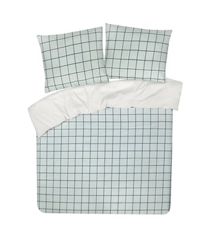 
Word heerlijk uitgerust wakker onder dit tijdloze DoubleDry My Design dekbedovertrek! Dit tweepersoons dekbedovertrek, gemaakt van 100% katoen, geeft je slaapkamer een frisse en stijlvolle uitstraling. Het lichtblauwe ruitpatroon zorgt voor een rustige en uitnodigende sfeer. Geniet van een comfortabele nachtrust dankzij de zachte en ademende eigenschappen van katoen. Dit dekbedovertrek is niet alleen mooi, maar ook praktisch in gebruik.Het DoubleDry dekbedovertrek is gemaakt van 100% natuurlijk katoen met een draaddichtheid van 144. Dit zorgt voor een zacht en soepel gevoel op de huid. De flessenhals instopstrook van 20 cm maakt het gemakkelijk om het dekbedovertrek stevig vast te zetten. De set is geschikt voor een tweepersoons dekbed van 200x200 cm en wordt geleverd met twee kussenslopen van 60x70 cm. Het dekbedovertrek is machinewasbaar op 60°C en kan op lage temperatuur in de droger. Perfect voor wie op zoek is naar een comfortabel, duurzaam en makkelijk te onderhouden dekbedovertrek.MateriaalKatoenKleurRuit Licht BlauwAfmeting200x200 cmMaatvoeringTweepersoonsLengte instopstrook20 cmType instopstrookFlessenhals instopstrookDraaddichtheid144PatroonEffenWasvoorschriftDrogen op lage temperatuur | Machinewas 60 °CGeschikt voor wasdrogerJaStrijkvrijNeeAantal kussenslopen2Breedte kussensloop60 cmLengte kussensloop70 cmGeslachtUnisexInclusief instopstrookJaGeschikt voor dekbedmaatTweepersoonsGewicht1.44 kg