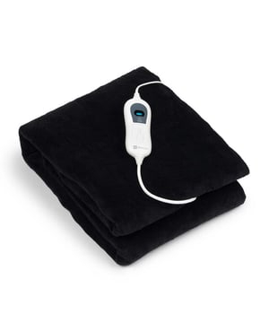 De flanellen elektrische deken van Nuvoo zorgt dat je warm en ontspannen de koude dagen doorkomt. De deken is ideaal voor in bed of voor een avondje op de bank. De deken is uitgerust met drie warmtestanden en eenvoudig te bedienen. De deken schakelt na 180 min. automatisch uit en is voorzien van een oververhittingsbeveiliging. Het extra zachte en ademende flanellen materiaal is geschikt voor handwas. Warmtedeken (1x)Bedieningspaneel (1x)Handleiding (1x)Specificaties:Inhoud Verpakking: 1 x deken, 1 x bedieningspaneel, 1 x instructiesMerk: NuvooMateriaal: FlanelKleur: ZwartGewicht: 1,6kgAfmetingen: 160 x 120 cmVoltage: 220-240VWattage: 120WCertificaten: CE/GS, RoHS/REACHGeschikt voor: Slapen, bankhangen, etcKabellengte: 240 cmVariabele temperatuur: JaAantal temperatuurstanden: 3Automatische uitschakeling: 180 minUitvoering elektrisch deken: EenpersoonsdekenOververhittingsbeveiliging: JaWasmachinebestendig: NeeVerlicht bedieningspaneel: JaNiet geschikt voor kinderen jonger dan 3 jaarEnkel uitgevouwen gebruikenNiet geschikt voor stoomreiniging, strijken of wasmachine en -droger - Afmeting: 160x120 - Kleur: Zwart - Materiaal: Fleece