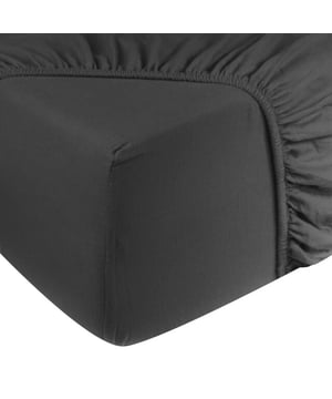 
Op dit DoubleDry hoeslaken slapen is heerlijk zacht!  Geschikt voor matrassen 160x200 cm - hoogte max. 28 cm Rondom voorzien elastiek voor extra comfort Zacht, ademend en vochtregulerend Warmteregulerend en huidvriendelijk Duurzaam en slijtvastHet zachtkatoenen hoeslaken is gemaakt van 100% jersey katoen met een draaddichtheid van 140 gram per vierkante meter. Het hoeslaken is rondom voorzien van elastiek, dit zorgt er voor dat het hoeslaken goed strak om het matras zit. Het hoeslaken onderscheidt zich door zijn buitengewoon mooie uitstraling. Daarnaast is de stof is koel en ademend. Vanwege de hoge vochtopname staat dit hoeslaken garant voor een goede nachtrust. Bij aanschaf van dit hoeslaken zal u net zo zacht en ongestoord slapen als een echte roos. Een effen hoeslaken is hip en tijdloos tegelijk. Kortom, het hoeslaken is een musthave voor iedereen!MaatvoeringDe hoeslakens zijn verkrijgbaar in verschillende maten; 1 persoons 90x200 cm, 2 persoons 140x200 cm, 2 persoons 160x200 cm, 2 persoons 180x200 cm. De hoek omtrek is 30 cm hoog, hierdoor is deze geschikt voor normale matrassen tot 28 cm hoog. Product specificaties:100% jersey katoenDraaddichtheid 140 gram per m²Geschikt voor tweepersoons matras afmeting 160x200 cmHoekhoogte tot 28 cmWassen tot 60 gradenGeschikt voor droger, mits op een lage temperatuurGecertificeerd door MADE IN GREEN by OEKO-TEXGecertificeerd by BSCICode of conduct - Afmeting: 160x200 - Kleur: Antraciet - Materiaal: Katoen