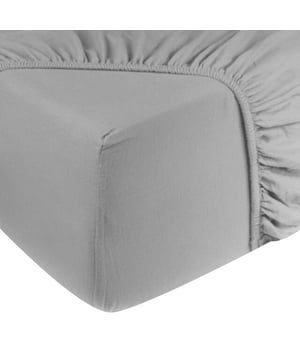 
Op dit DoubleDry hoeslaken slapen is heerlijk zacht!  Geschikt voor matrassen 160x200 cm - hoogte max. 28 cm Rondom voorzien elastiek voor extra comfort Zacht, ademend en vochtregulerend Warmteregulerend en huidvriendelijk Duurzaam en slijtvastHet zachtkatoenen hoeslaken is gemaakt van 100% jersey katoen met een draaddichtheid van 140 gram per vierkante meter. Het hoeslaken is rondom voorzien van elastiek, dit zorgt er voor dat het hoeslaken goed strak om het matras zit. Het hoeslaken onderscheidt zich door zijn buitengewoon mooie uitstraling. Daarnaast is de stof is koel en ademend. Vanwege de hoge vochtopname staat dit hoeslaken garant voor een goede nachtrust. Bij aanschaf van dit hoeslaken zal u net zo zacht en ongestoord slapen als een echte roos. Een effen hoeslaken is hip en tijdloos tegelijk. Kortom, het hoeslaken is een musthave voor iedereen!MaatvoeringDe hoeslakens zijn verkrijgbaar in verschillende maten; 1 persoons 90x200 cm, 2 persoons 140x200 cm, 2 persoons 160x200 cm, 2 persoons 180x200 cm. De hoek omtrek is 30 cm hoog, hierdoor is deze geschikt voor normale matrassen tot 28 cm hoog. Product specificaties:100% jersey katoenDraaddichtheid 140 gram per m²Geschikt voor tweepersoons matras afmeting 160x200 cmHoekhoogte tot 28 cmWassen tot 60 gradenGeschikt voor droger, mits op een lage temperatuurGecertificeerd door MADE IN GREEN by OEKO-TEXGecertificeerd by BSCICode of conduct - Afmeting: 160x200 - Kleur: Lichtgrijs - Materiaal: Katoen