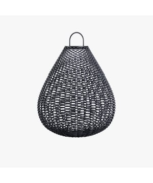 
Verlicht uw tuin, terras of balkon met de stijlvolle Maytoni Outdoor Landschapsverlichting Plet - Zwart! Deze prachtige buitenlamp combineert een handgeweven rotan behuizing met een warm wit LED-licht, creërend een sfeervolle en uitnodigende ambiance. Dankzij de geïntegreerde zonnecel en de lange gebruiksduur van wel 12 uur, geniet u zonder gedoe van sfeervolle verlichting, waar en wanneer u maar wilt. De Plet is niet alleen mooi, maar ook duurzaam en weerbestendig dankzij de IP65-classificatie.Het elegante, zwarte rotan design voegt een vleugje natuurlijke charme toe aan uw buitenruimte. De ingebouwde bewegingssensor zorgt voor extra veiligheid en gemak, terwijl de handige draaggrepen het verplaatsen van de lamp een fluitje van een cent maken. Perfect voor diverse locaties, van een romantisch terras tot een sfeervol tuinpad. De Maytoni Plet is de ideale aanvulling op uw buiteninrichting!MerkMaytoniProducttypeBuiten LandschapsverlichtingSeriePletKleurZwartMateriaalHandgeweven RotanAfmetingen (H x Ø)450 mm x 360 mmLichtbronGeïntegreerde LEDVermogen5WLichtstroom100 LumenKleurtemperatuur3000K (Warm Wit)CRI80IP-klasseIP65VoltageAC 5VBedrijfstijdTot 12 uurSpeciale KenmerkenZonnepaneel, Bewegingsensor, Afstandsbediening, DraaggrepenGewicht2.39 kgStralingshoek90 gradenBeschermingsklasseIIIFrequentie50/60 Hz