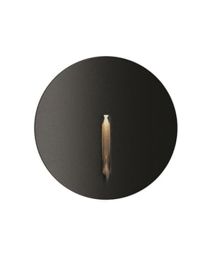 Verlicht uw trappen en paden met de stijlvolle en duurzame Maytoni Outdoor trapverlichting Lock! Deze compacte buitenlamp (Ø7cm) in het chique zwart is de perfecte oplossing voor veilige en sfeervolle buitenverlichting. De Lock serie combineert een modern design met hoogwaardige materialen, resulterend in een betrouwbare en langdurige verlichting voor uw tuin, terras, oprit of balkon.Dankzij de IP54 beschermingsklasse is deze trapverlichting bestand tegen stof en spatwater, ideaal voor gebruik in alle weersomstandigheden. De energiezuinige LED-lamp (3W) zorgt voor een warm wit licht (3000K) met een aangename lichtsterkte, zonder de energiekosten te doen oplopen. De inbouwmontage maakt een naadloze integratie in uw omgeving mogelijk, terwijl het compacte formaat de lamp discreet en elegant maakt.De Maytoni Lock trapverlichting is vervaardigd uit hoogwaardig aluminium, wat zorgt voor een robuuste en duurzame constructie. De strakke, moderne vormgeving past bij diverse architectuurstijlen en voegt een vleugje elegantie toe aan uw buitenruimte. Of het nu gaat om het markeren van traptreden, het verlichten van een pad of het creëren van een gezellige sfeer op uw terras, deze lamp biedt de perfecte oplossing. ModelO014SL-L3B3KKleurZwartMateriaalAluminiumDiameter70 mm (Ø7 cm)Hoogte65 mmInbouwgat Diameter55 mmInbouwgat Diepte60 mmVerpakkingslengte125 mmNetto Gewicht0.15 kgBruto Gewicht0.18 kgLichtbronLEDVermogen3WLichtstroom10 lmKleurtemperatuur3000 K (Warm Wit)Kleurweergave-index (CRI)>80 RaStralingshoek30°VoltageAC 100-240 VBeschermingsklasseKlasse 1Energie-efficiëntieklasseGDimbaarNeeIngebouwde DriverNeeIP-beschermingIP54BrandwerendNeeMontage typeInbouwGarantie3 jaarLampen inbegrepenNeeBewegingsmelderNeeLicht sensorNeeSolar batterijNee