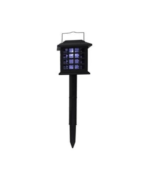
3 in 1 Antimuggen lamp voor buiten - Solar LED Lamp - 25,5 x 10 x 10 cm - Zwart De 3 in 1 Antimuggen lamp voor buiten is een revolutionair product dat perfect aansluit bij de behoeften van iedereen die op zoek is naar een effectieve en stijlvolle manier om muggen op afstand te houden. Deze veelzijdige lamp combineert functionaliteit, milieuvriendelijkheid en esthetiek in één innovatief ontwerp, waardoor het een onmisbare toevoeging is aan elke buitenruimte.  Muggenvrij genieten van uw avonden buiten Dankzij de geavanceerde technologie die in deze lamp is verwerkt, kunt u nu genieten van muggenvrije avonden zonder het gebruik van schadelijke chemicaliën of gevaarlijke sprays. De lamp straalt een speciaal licht uit dat muggen aantrekt en vervolgens elektrocuteert, waardoor u zich geen zorgen hoeft te maken over vervelende muggenbeten. Deze veilige en effectieve methode zorgt ervoor dat u en uw gasten ongestoord kunnen ontspannen en genieten.   Een belangrijk kenmerk van deze lamp is de geïntegreerde solar technologie. Het ingebouwde zonnepaneel laadt de lamp overdag op met behulp van zonne-energie, waardoor het 's nachts als verlichting kan dienen zonder extra elektriciteitskosten. Dit maakt de lamp niet alleen milieuvriendelijk, maar ook uiterst kostenbesparend. U kunt genieten van heldere, duurzame verlichting zonder dat u zich zorgen hoeft te maken over uw energierekening.  Stijlvol en decoratief ontwerp Naast functionaliteit en duurzaamheid, biedt de 3 in 1 Antimuggen Lamp ook een stijlvol design. Het moderne, zwarte ontwerp past perfect bij elke buitenomgeving, of het nu gaat om een terras, balkon, tuin of patio. De afmetingen van 25,5 x 10 x 10 cm zorgen ervoor dat de lamp een opvallende, maar niet overheersende toevoeging is aan uw buitenruimte. Het strakke, eigentijdse uiterlijk voegt een vleugje elegantie toe, waardoor uw buitenruimte niet alleen functioneel, maar ook visueel aantrekkelijk wordt.  Belangrijkste Kenmerken: Drievoudige Functionaliteit: Muggenlamp, solar LED lamp en decoratieve lamp in één. Afmetingen: 25,5 x 10 x 10 cm, ideaal formaat voor diverse buitenruimtes. Kleur: Elegant zwart, passend bij elke decoratieve stijl. Milieuvriendelijk: Werkt op zonne-energie, geen externe stroombron nodig. Kostenbesparend: Geen extra elektriciteitskosten dankzij het zonnepaneel. Veilig en vrij van chemische middelen: Houdt muggen op afstand zonder schadelijke chemicaliën of sprays. Modern ontwerp: Voeg stijl en functionaliteit toe aan uw terras, balkon of tuin. Kortom, de 3 in 1 Antimuggen lamp voor buiten biedt een innovatieve, effectieve en milieuvriendelijke oplossing voor iedereen die op zoek is naar een manier om hun buitenruimte te verlichten en muggen op afstand te houden. Met zijn veelzijdige functionaliteit, duurzame solar technologie en stijlvolle ontwerp is deze lamp de perfecte keuze voor een comfortabele en elegante buitenervaring.