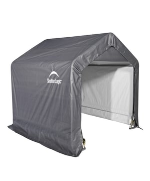 
Duurzaamheid en kwaliteitDe ShelterLogic gereedschapsschuur is gemaakt om lang mee te gaan. Het frame is van premium gecoat staal dat roestvorming tegengaat, terwijl het 210g/m zware polyethyleenzeil UV-bestendig en waterdicht is dankzij een speciale afdichtingstechniek.Functioneel ontwerpDeze schuur is ontworpen voor efficiènt gebruik. Met afmetingen van 180x180x180cm en een grote deuropening van 150x130cm is er voldoende ruimte voor het opbergen van diverse gereedschappen en uitrusting. De eenvoudige montage maakt het zowel geschikt voor seizoensgebonden als permanent gebruik.Veiligheid en stabiliteitVeiligheid staat voorop bij het ontwerp van de ShelterLogic schuur. Een versterkte achterwand en meegeleverde stormankers garanderen een stabiele en veilige opslag, zelfs bij slecht weer. De schuur is uitgerust met een dubbele ritssluiting en bevestigingsrubbers voor makkelijke toegang terwijl alles veilig opgeslagen blijft. Product specificaties Afmetingen: LxBxH 180x180x180cm Deurmaat: BxH 150x130cm Kleur: Grijs Materiaal: Polyethyleen doek (210g), DuPont Premium gecoat stalen frame 3,5cm - Afmeting: - Kleur: Grijs - Materiaal: Polyethyleen