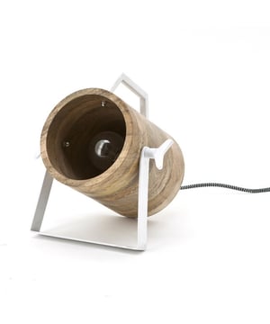 
De nieuwe collectie van Furnilux past perfect bij een strakke en moderne stijl. Stoere materialen van ijzer en hout in zwart, wit en grijs combineren goed met elkaar en zorgen voor rust. Ideaal voor een werkkamer waar je je wilt concentreren! Maak ruimte door alle spulletjes een eigen plek te geven en zet tot slot een paar grote planten in je thuiskantoor. Aan de slag! De afmetingen zijn 24 x 22 cm.