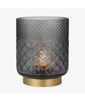 
De Tafellamp LED Ø12x17,5 cm grijs is een prachtige toevoeging voor in je interieur. Plaats de glazen tafellamp op je bijzettafel of in de kast. Maar ook op je nachtkastje of in de hal is de tafellamp een leuke toevoeging. De grijze tafellamp is een lamp op batterij waardoor je deze overal in huis gemakkelijk kunt neerzetten. De trendy tafellamp is gemaakt van glas en heeft een matte afwerking. De voet is gemaakt van messing. MATERIAAL: Glas, Messing KLEUR: Grijs, Goud AFMETING: Ø12 x 17,5 cm DETAILS: Werkt op 2 AAA / LR03-batterijen. Niet meegeleverd. Merk: CASA DI ELTURO Materiaal: Glas Kleur: Grijs