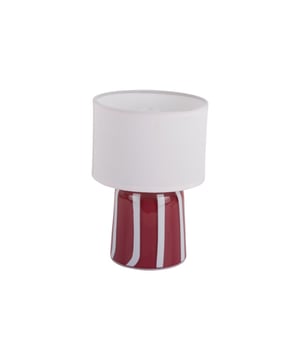 
Table Lamp Verano LED – draadloos genieten van sfeerverlichtingDe Verano LED tafellamp van Leitmotiv is de perfecte lamp voor buiten. Dankzij de batterijfunctie kun je hem gemakkelijk meenemen naar een picnic of gebruiken in de tuin op een mooie dag. Hoewel de lamp niet waterdicht is, zorgt het draadloze ontwerp ervoor dat je hem overal kunt plaatsen voor een gezellige sfeer. Ideaal voor buitenavonden en ontspanning in de frisse lucht. - Afmeting: 13,5x13,5x20 - Kleur: Rood - Materiaal: Glas