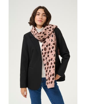 Leopard sjaal valt op door een opvallend all-over stippenpatroon. Zachte, gestructureerde look en ribboorden maken het langwerpige ontwerp af.