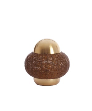 
Shop dit prachtige artikel van Light & LivingLight & Living - Tafellamp Ø32x33 cm CETARA kralen bruin+brons is gemaakt en ontwerpen door het Nederlandse merk Light & Living.De belangrijkste kenmerken van het artikel zijn als volgt:Kleur: BruinProduct Lengte: 32Product Breedte: 32Producht Hoogte: 33Gewicht: 5Light & Living werd meer dan vijftig jaar geleden opgericht. We begonnen met het maken van lampenkappen in een kleine fabriekshal. Al snel kwamen daar lampen bij, zodat we een totaal verlichtingsconcept konden aanbieden. Na vele jaren actief te zijn geweest op de verlichtingsmarkt, zijn we gaan uitbreiden met betaalbare woonaccessoires en (klein)meubelen.Wij weten als geen ander dat thuis de plek is waar mensen zich vaak het prettigst voelen. Een eigen plek, ingericht met comfortabele meubels en sfeervolle verlichting. We denken graag met je mee. Daarom reizen we de hele wereld over op zoek naar de mooiste verlichting en woondecoratie. We zijn altijd op zoek naar dat ene speciale item waar ons hart sneller van gaat kloppen. Deze momenten leggen we vast en vertalen we naar onze producten.Twee keer per jaar presenteren we een nieuwe seizoenscollectie. Zo weten we je elke keer weer te inspireren! - Afmeting: 32x32x33 - Kleur: Bruin - Materiaal: Metaal