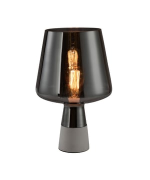 
QUVIO Tafellamp modern - Beton met glazen lampenkap - Diameter 24 cm Ben je op zoek naar een designlamp met een bijzonder design die diffuus licht verspreidt? Dan is deze QUVIO tafellamp met lampenkap en voet in beton echt wat jij zoekt. Dankzij het gerookte glas straalt deze lamp een diffuus licht uit en ze is daardoor een echte sfeermaker. Stoere vormen en tegelijk ronde lijnen maken dat deze lamp een echte eyecatcher is. De afmeting van de lamp is 24 x 39 cm (dxh). De maximale snoerlengte inclusief stekker is 140 cm en kunt u eenvoudig inkorten.  Stoer en elegant tegelijk De voet in beton de kleur grijs geeft een industriele toets aan deze QUVIO tafellamp. Echter is de voet in twee kleuren uitgevoerd en daardoor heeft ze ook een elegante look. De ronde vormen van de lampenkap in glas geven een grote elegantie aan de lamp. Deze mooie lamp is een uitstekend voorbeeld hoe stoer en fijn,elegant en robuust perfect samen kunnen gaan. Daardoor is ze ook makkelijk te combineren met verschillende stijlen. Zie jij ze al in je retro of Scandinavische woning? Of kies je deze lamp met beton voor je industriele pand? En uiteraard staat ze perfect in je retro woning. In je landelijke woning brengt ze de perfecte rustige sfeer die bij je landelijke woning past.  Breng sfeer met je QUVIO tafellamp Met deze lamp zorg je voor een gezellige sfeer, waar je ze ook plaatst. Denk bijvoorbeeld aan je slaapkamer,je woonkamer of je hal. Je kunt ze inzetten als extra verlichting als je tv kijkt of je maakt sfeer wanneer je in je luie zetel lekker naar muziek luistert. Deze designlamp is dus niet alleen decoratief, ze heeft ook een functie van sfeermaker. Als jij voor deze unieke tafellamp in glas en beton gaat, haal je een pareltje in huis!Materiaal: GlasKleur: AntracietAfmetingen: Hoogte: 39CM x breedte: 24CM x Lengte: 24CM